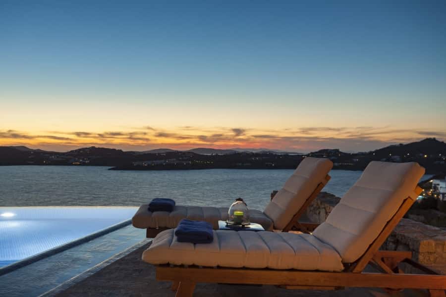 Sunset skies and infinity pool at a private villa in Mykonos, the perfect choice for those who seek uncompromising privacy, exclusivity and luxury.